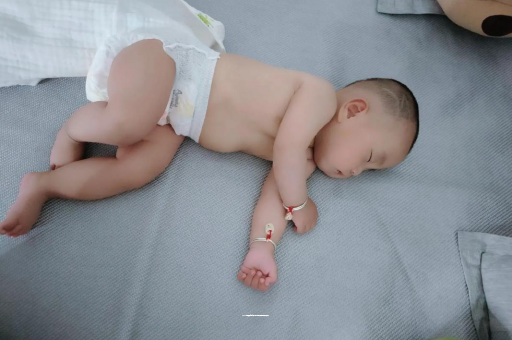 武安三个月宝宝抬头不稳